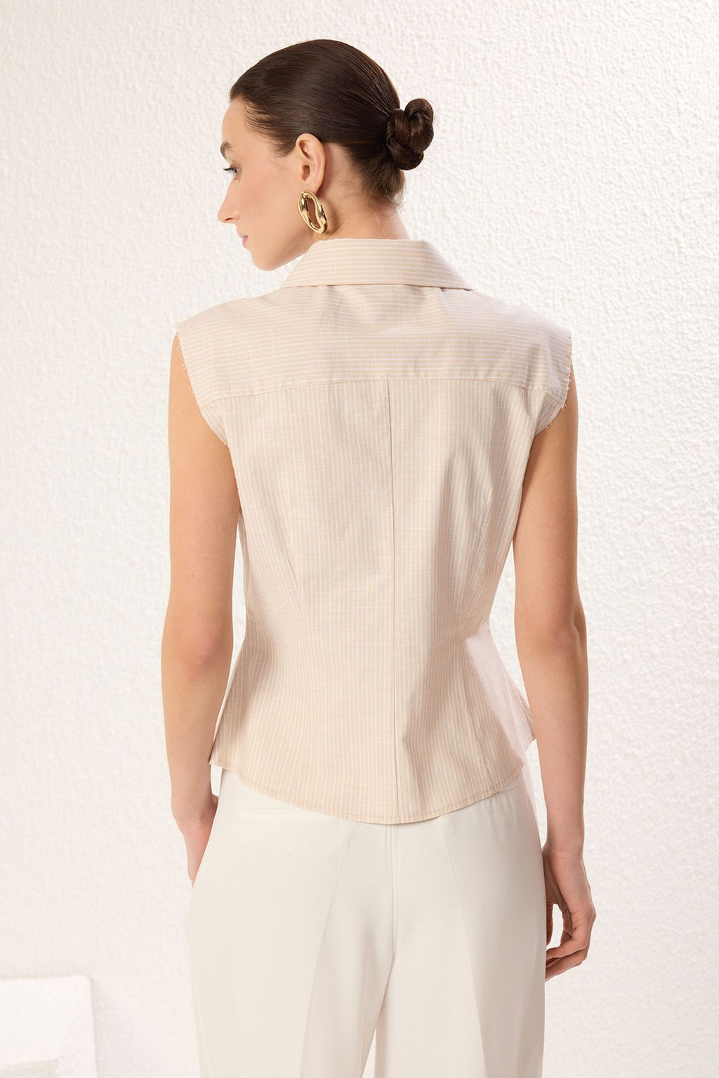 TRENDYOLMILLA Bej Kolsuz Cizgili Ceket Formda Belden Oturan Dokuma Gomlek TWOSS25GO00088 фото 6