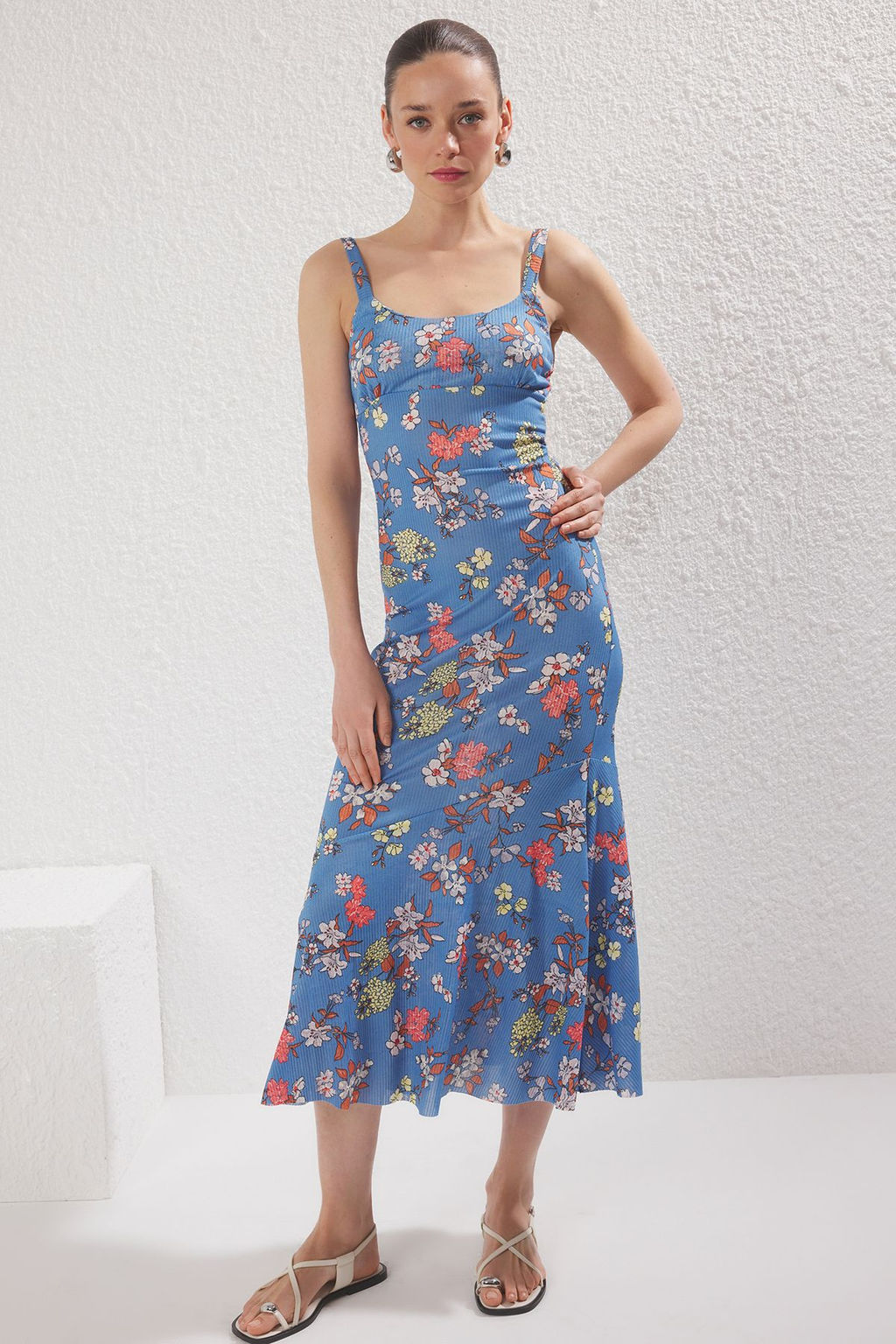 TRENDYOLMILLA Lacivert Desenli Ask?l? Vucuda Oturan Fitilli Esnek Orme Maxi Kalem Elbise TWOSS24EL00682 фото 13