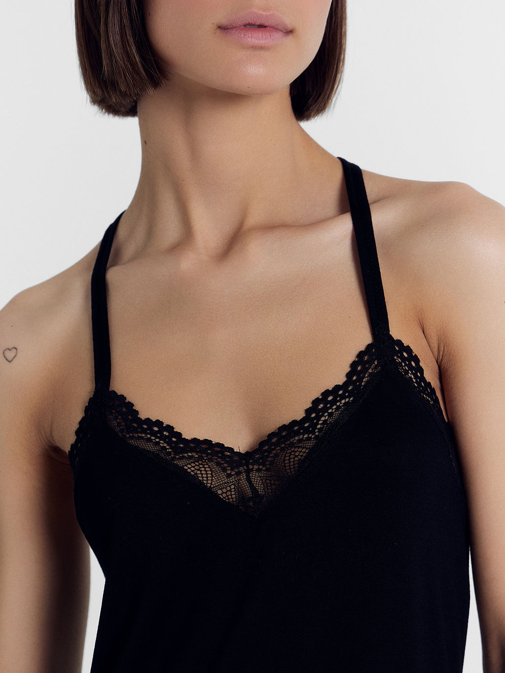Ночная сорочка с кружевными деталями черный 572352 - Mark formelle фото 5