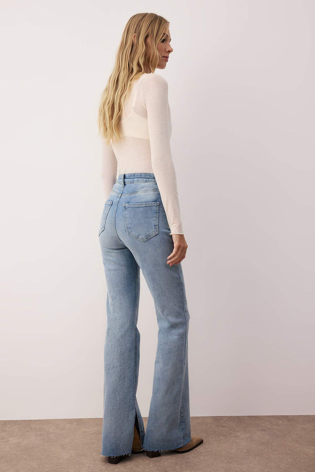 Siyah Y?rtmac Detayl? Yuksek Bel Flare Jeans TWOAW26JE00022 - Trendyolmilla фото 4