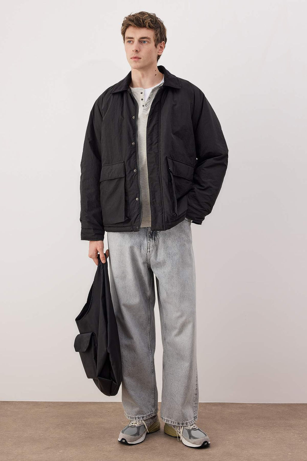 Siyah Regular Fit Kadife Yaka Erkek K?sl?k Mont TMNAW26MO00019