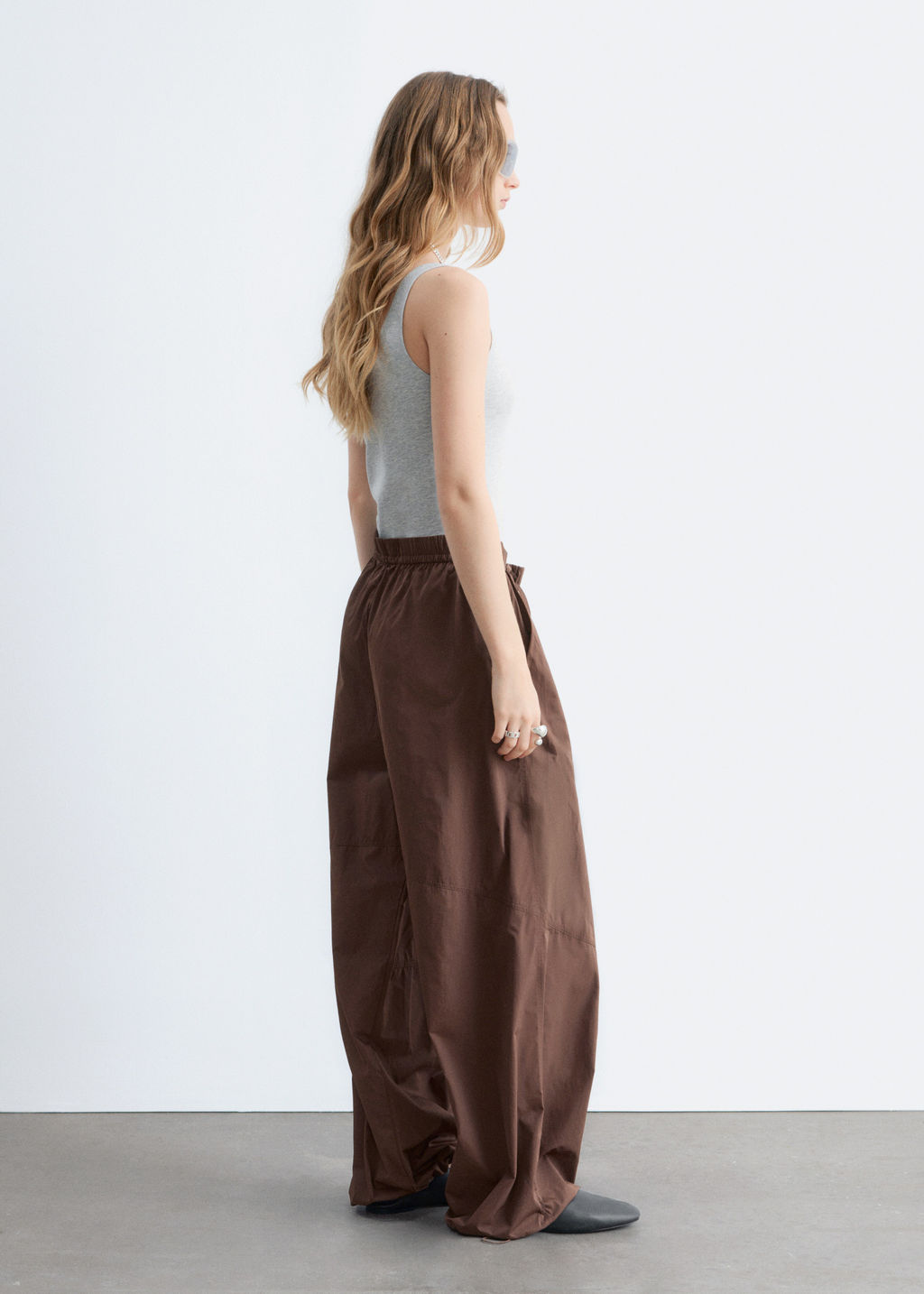 Pantalones de perneras anchas con cord?n de ajuste - H&m фото 6
