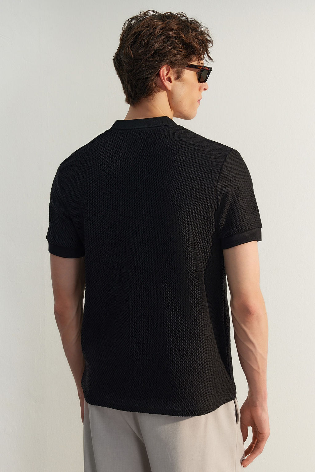 TRENDYOL MAN Beyaz Regular/Normal Kesim K?sa Kol Dokulu Dugmeli Polo Yaka T-shirt TMNSS23PO00018 - Trendyolmilla фото 6