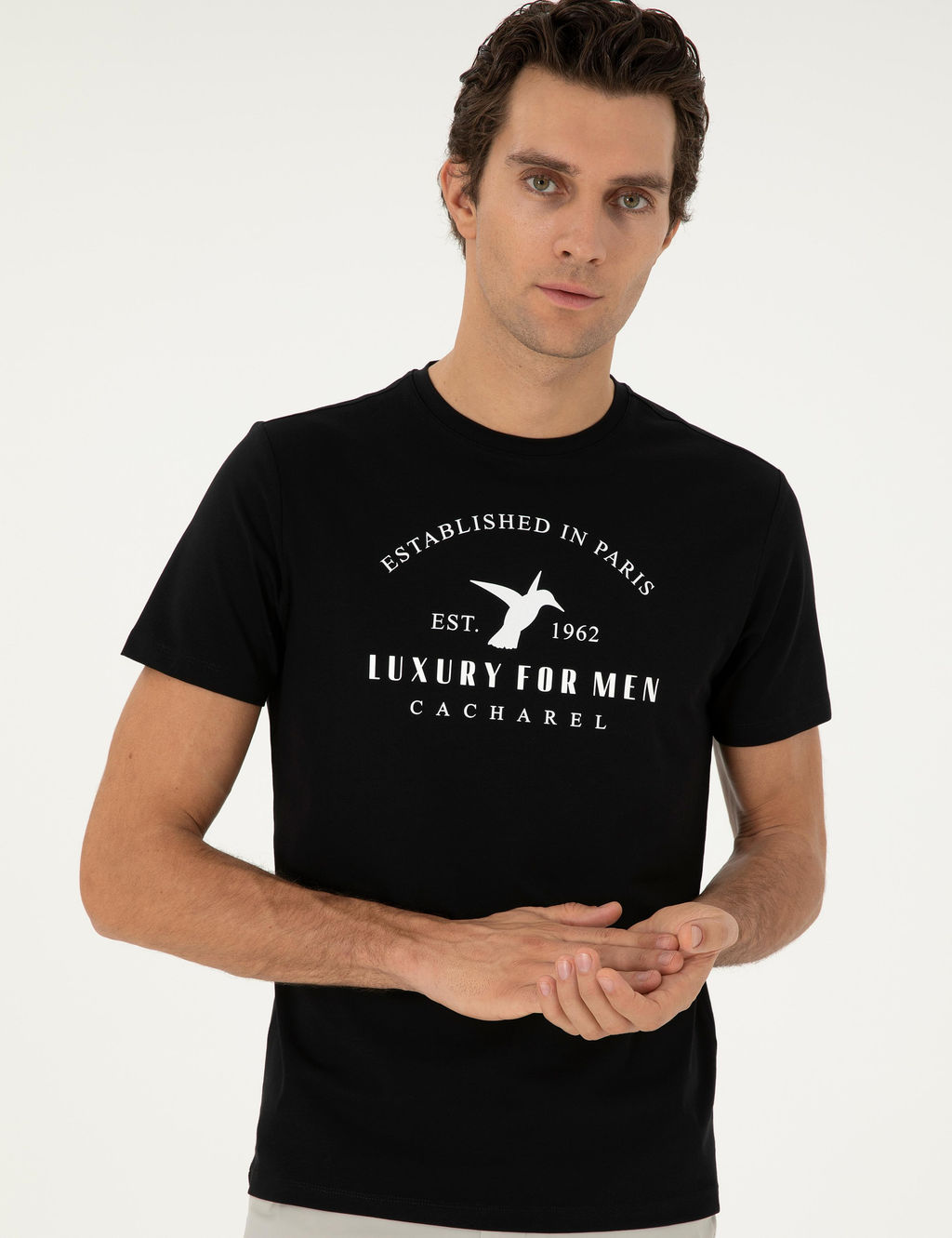 Черная стройная мата - Cacharel фото 3