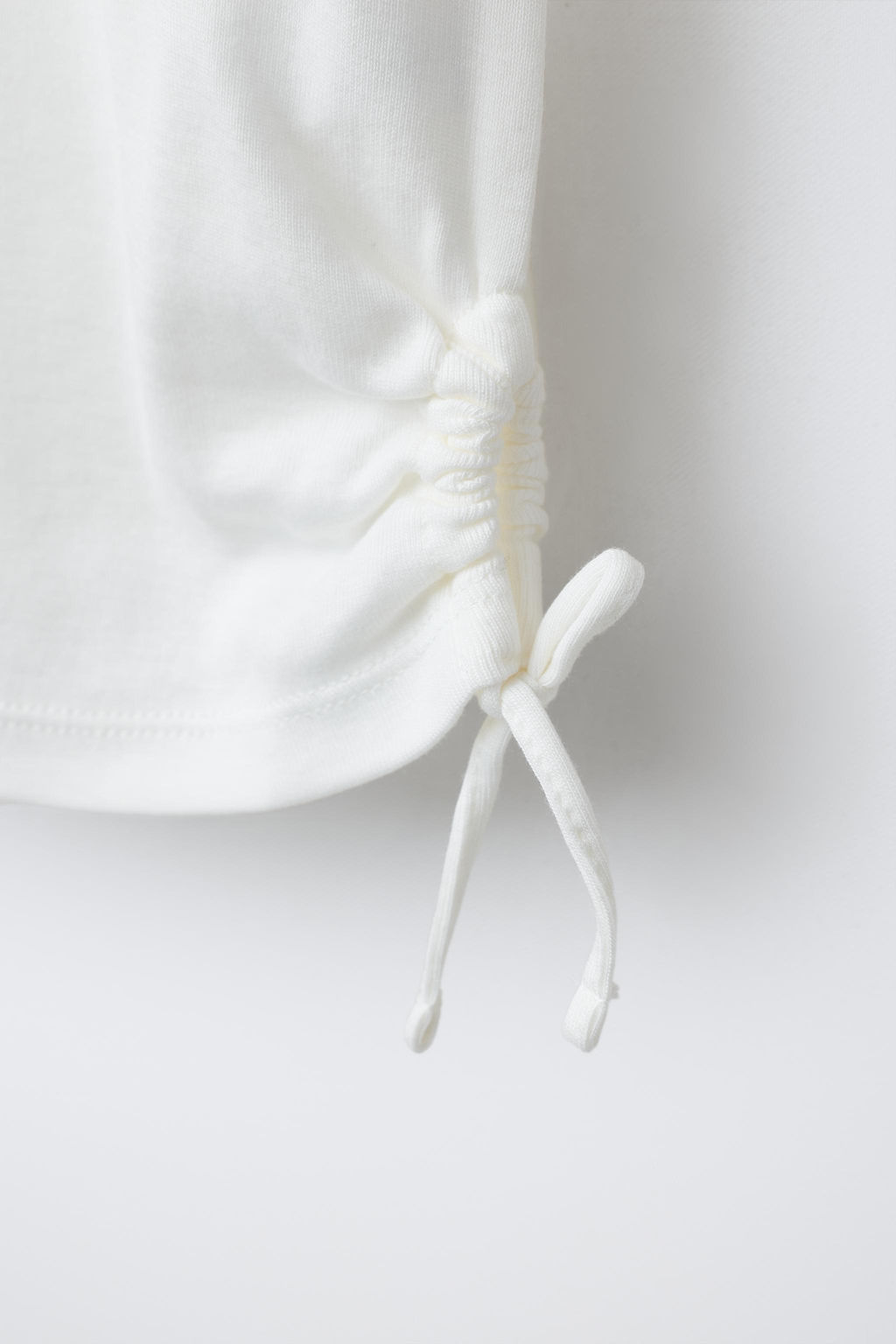 T-SHIRT WITH MODAL CUT-OUT BOWS - Zara фото 4