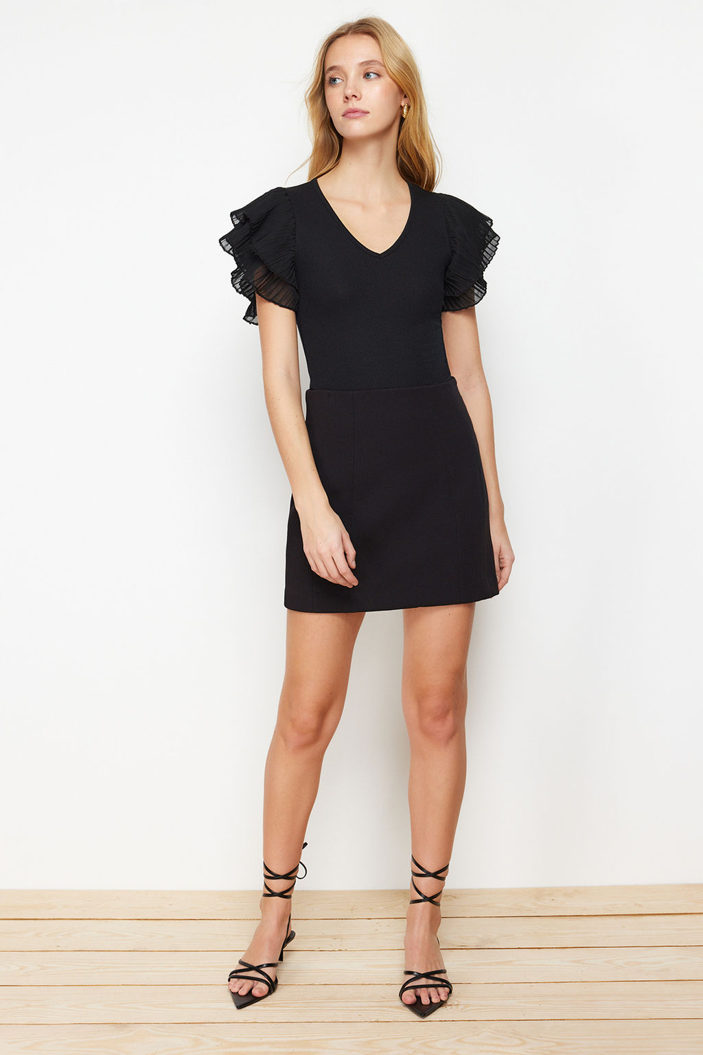 Siyah Kollar? Tul Detayl? Fitted/Vucuda Oturan V yaka Esnek Orme Bluz TWOSS24BZ00029 - Trendyolmilla фото 3