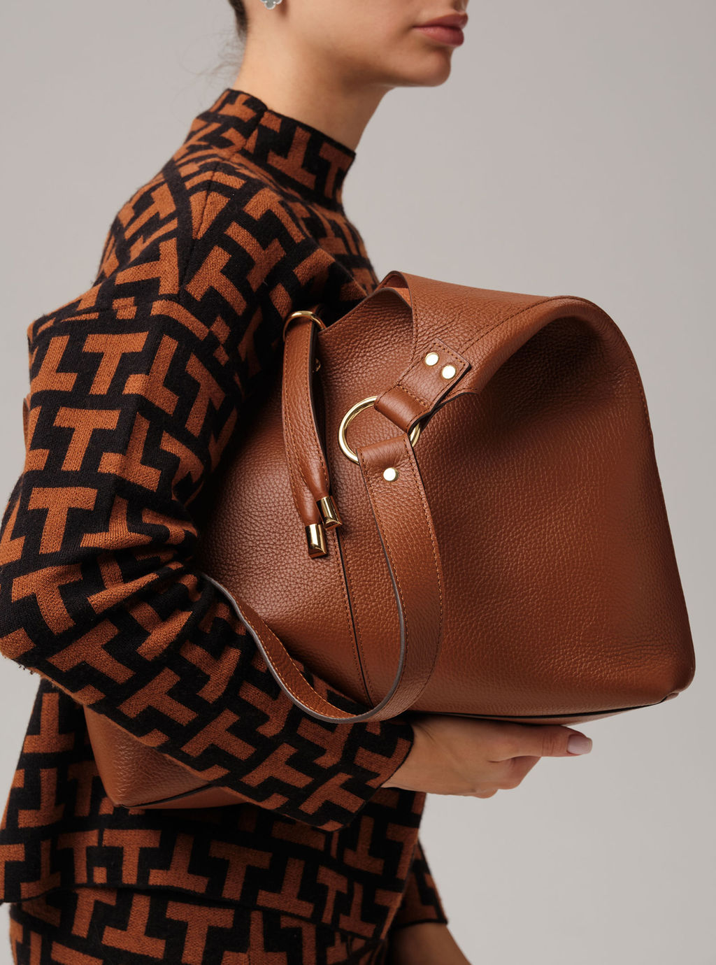 Кожаная сумка Deboro 30974 коричневый фундук