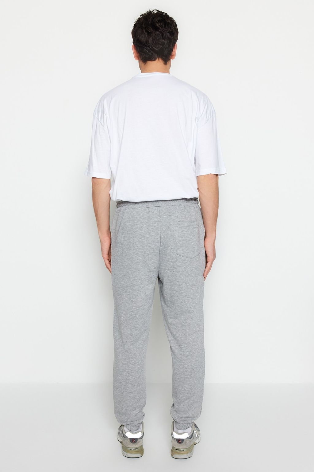 TRENDYOL MAN Ekru Regular Fit Etiket Aplikeli Cepleri Dikisli Esofman Alt? TMNSS23EA00010 - Trendyolmilla фото 13