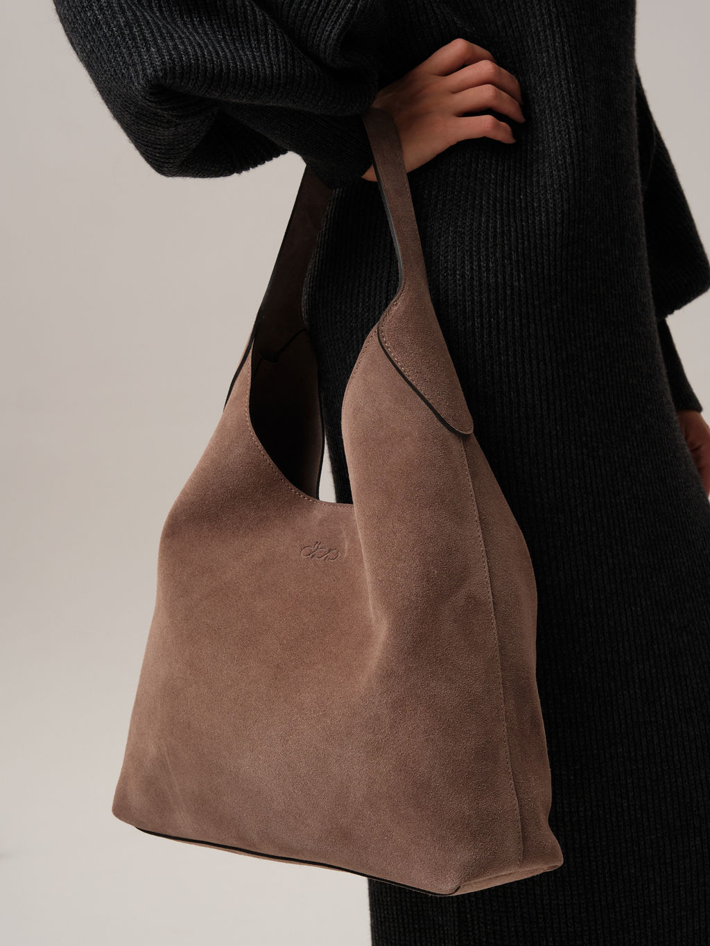 Замшевая сумка хобо Michele DBR 31156 капучино фото 4