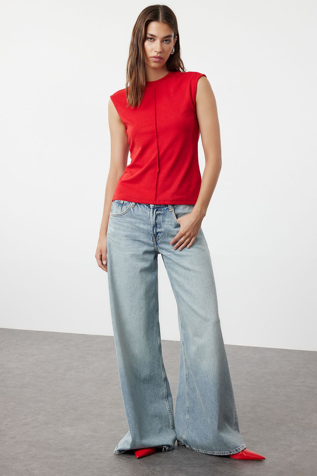 K?rm?z? Viskoz/Yumusak Kumas Fitted/Vucuda Oturan Esnek Orme Bluz TWOSS24BZ00432