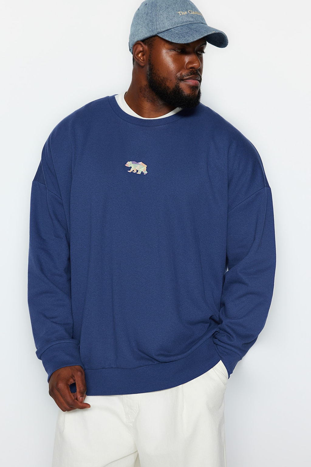 TRENDYOL MAN Siyah Buyuk Beden Oversize/Genis Kesim Hayvan Nak?s Ici Polar/S?cak Tutan Sweatshirt TMNAW24AO00011