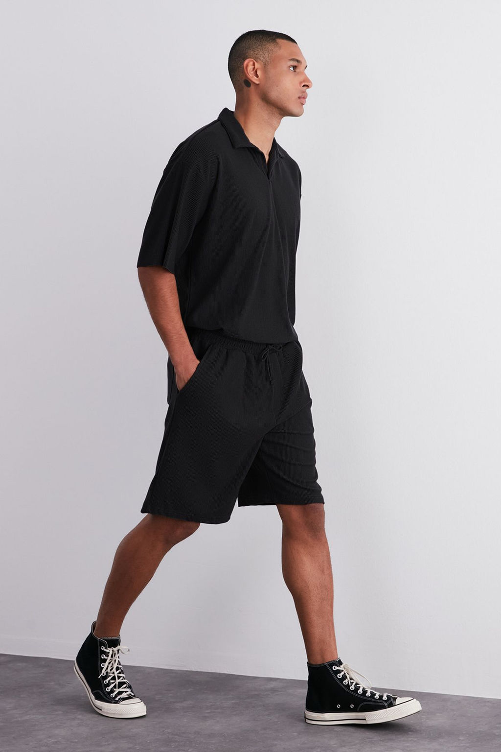 Siyah Oversize/Genis Kesim Dokulu K?r?smaz Ottoman Sort TMNSS24SR00037