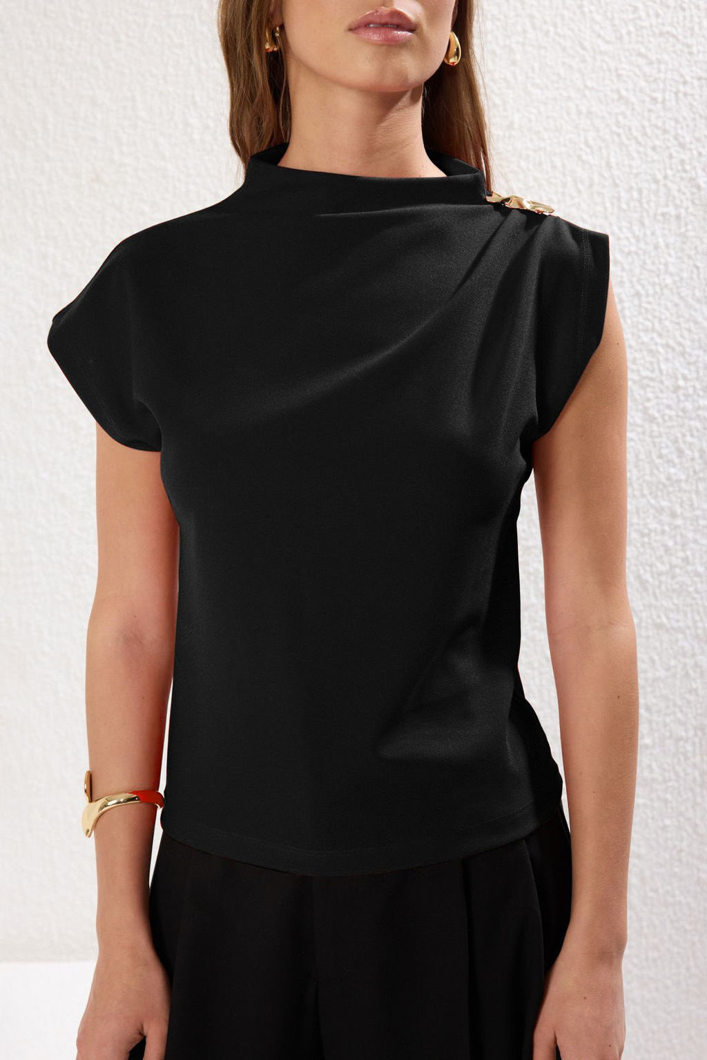 Siyah Fitted/Vucuda Oturan Aksesuar Detayl? Drapeli Esnek Orme Bluz TWOSS25BZ00044