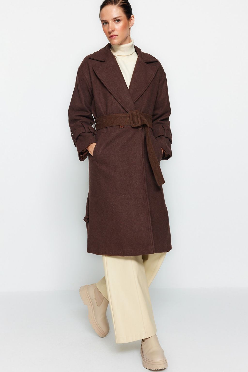 Trendyolmilla Koyu Kahverengi Oversize Genis Kesim Kemerli Uzun Yunlu Kase Kaban TWOAW22KB0015  фото 8