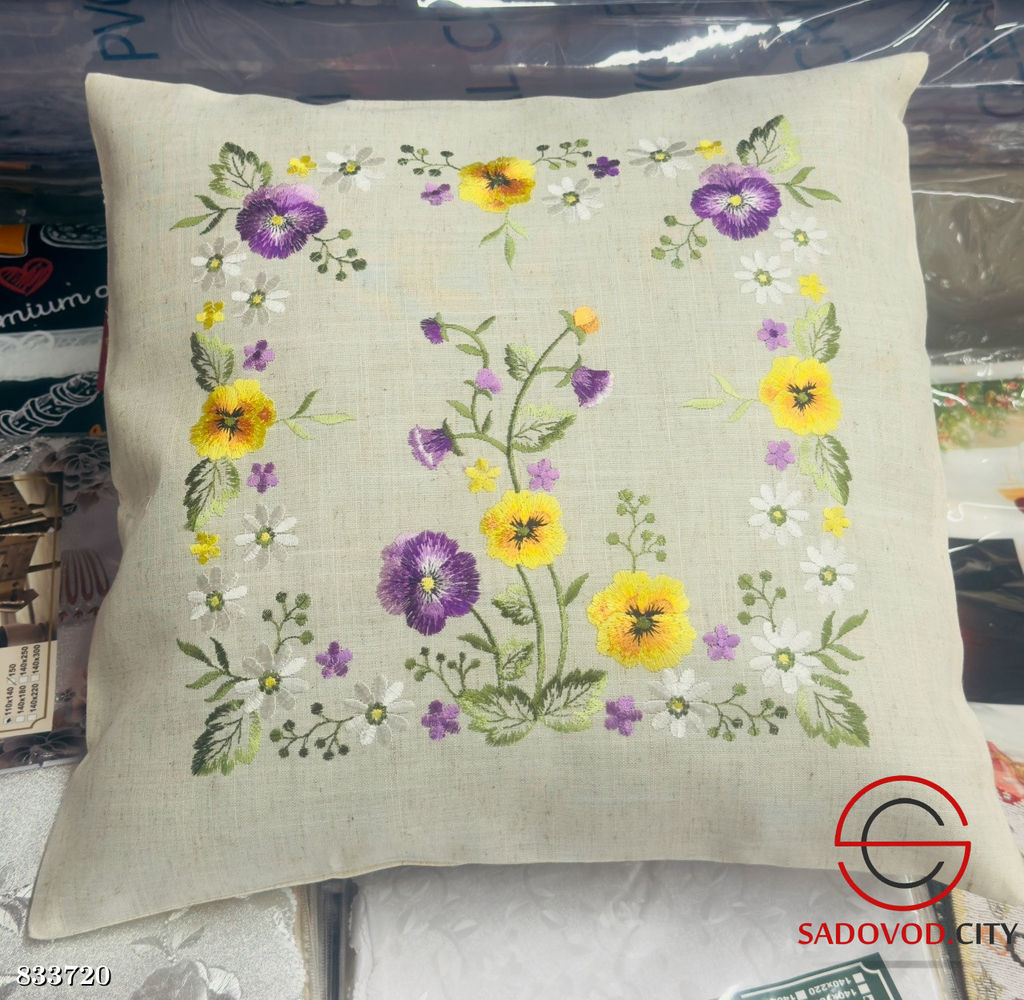 Наволочка с вышивкой из льна