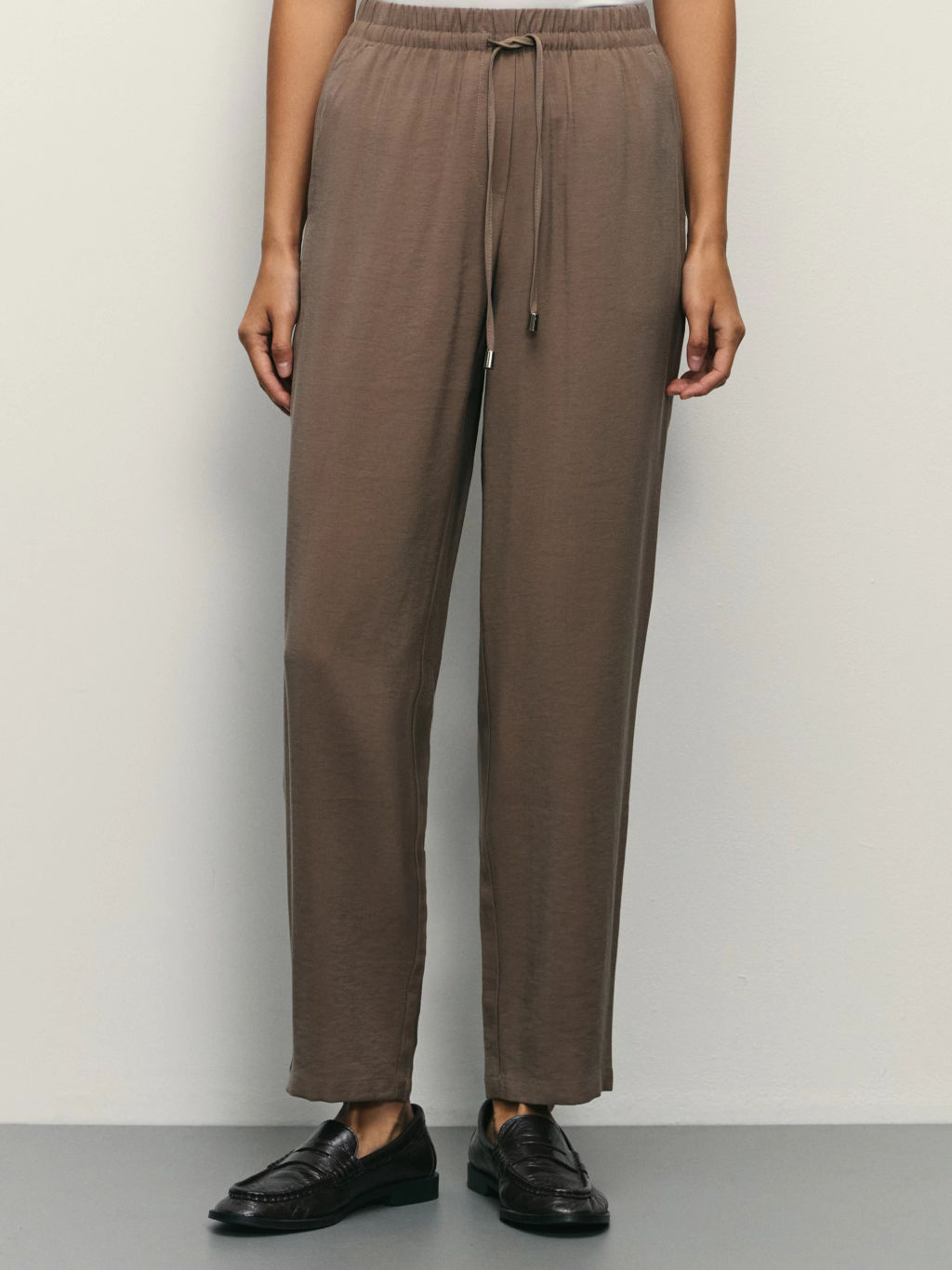 Зауженные брюки с эластичным поясом / Zarina фото 2