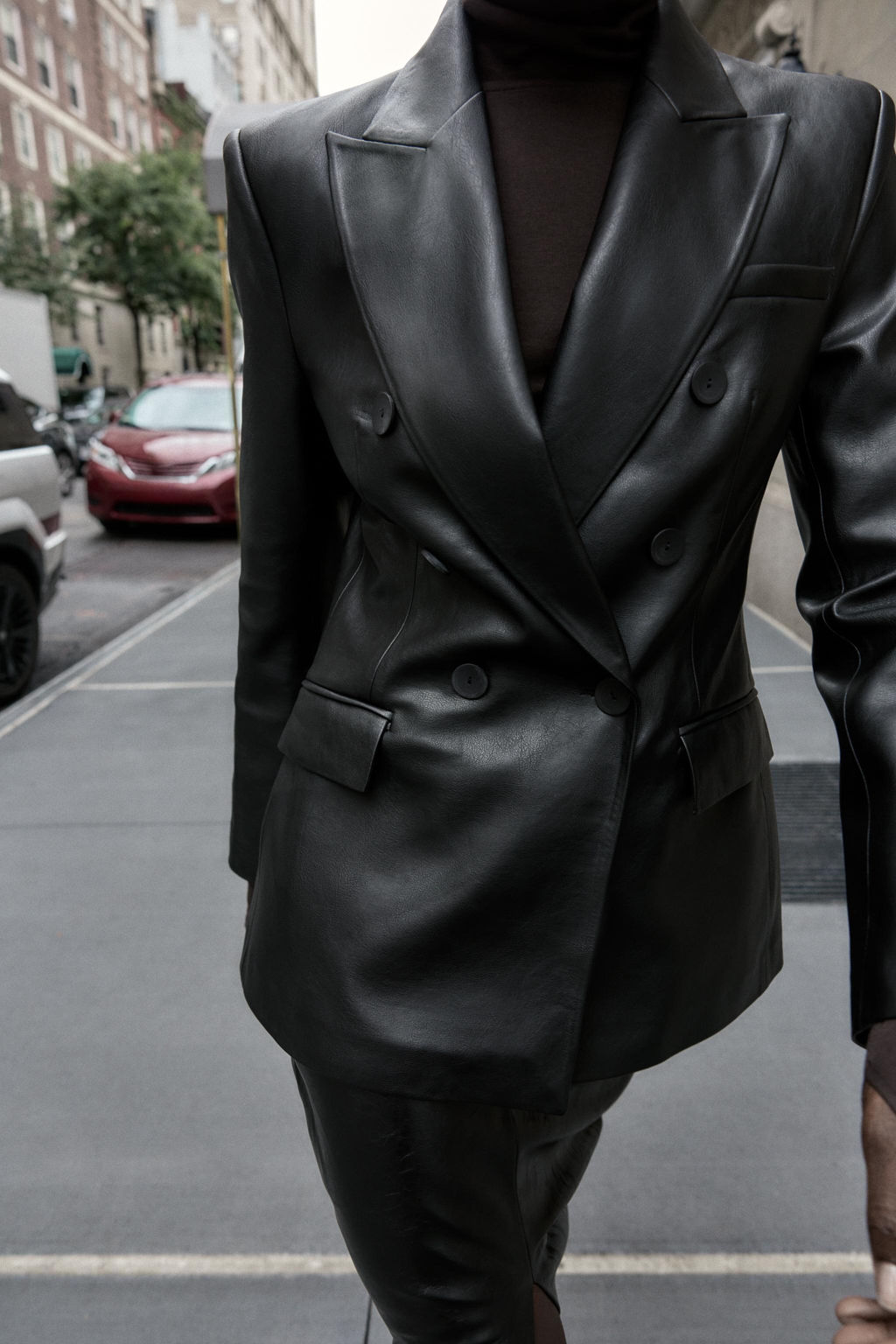 FAUX LEATHER DOUBLE-BREASTED BLAZER - Zara фото 2