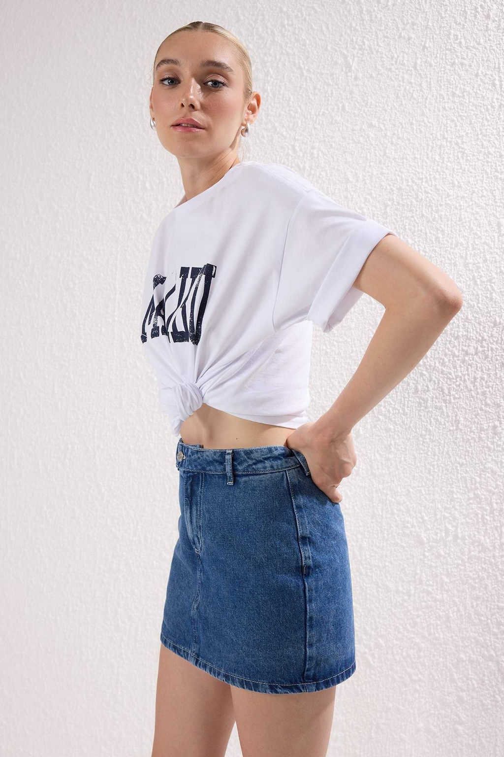 TRENDYOLMILLA Siyah Mini Denim Sort Etek TWOSS25SR00079  фото 3