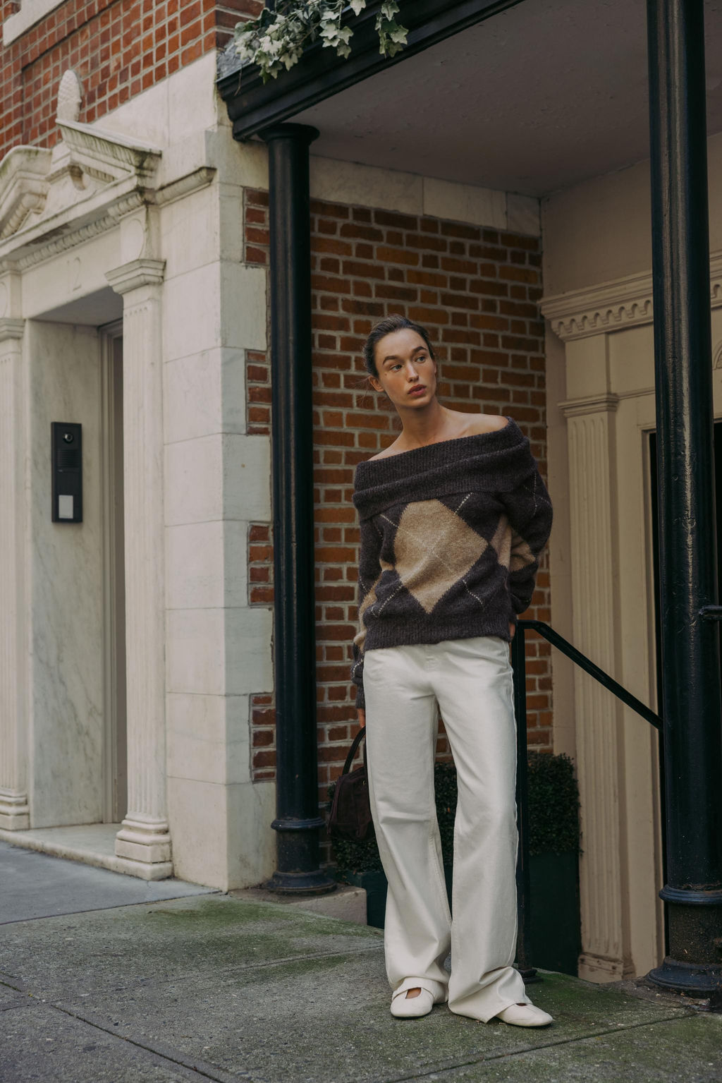 DIAMOND PATTERN STRAPLESS KNIT SWEATER