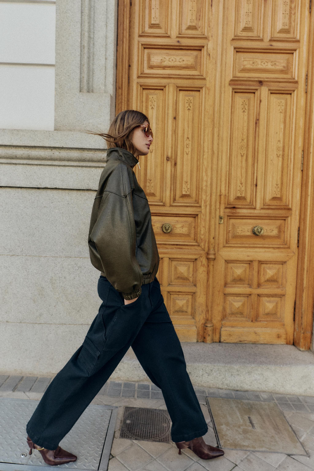 FAUX LEATHER BOMBER JACKET WITH HIGH COLLAR - Zara фото 4