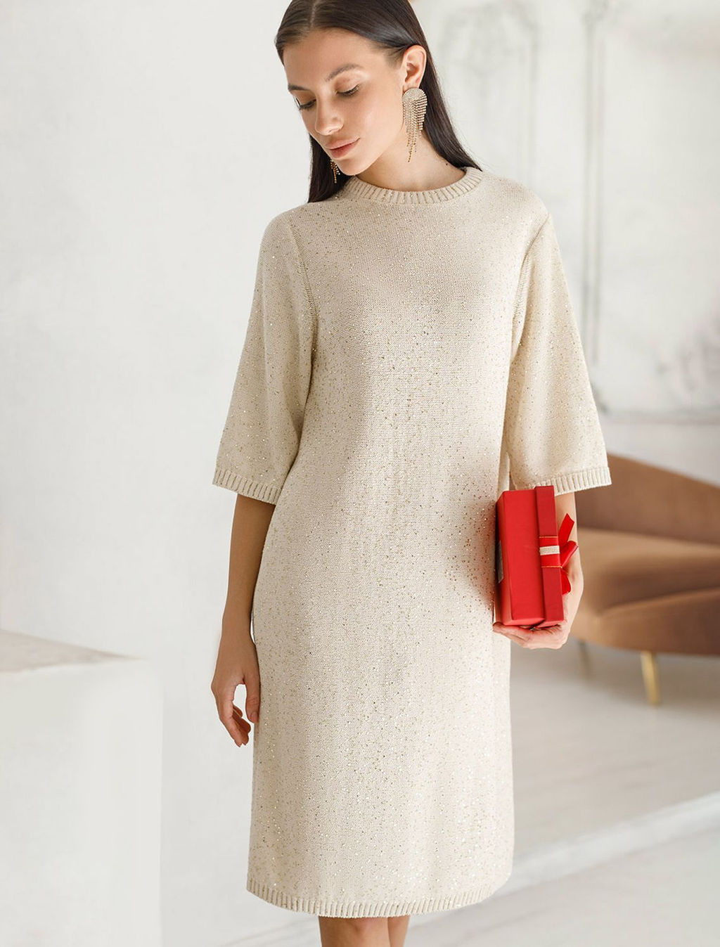 Платье вязаное из хлопковой пряжи с пайетками