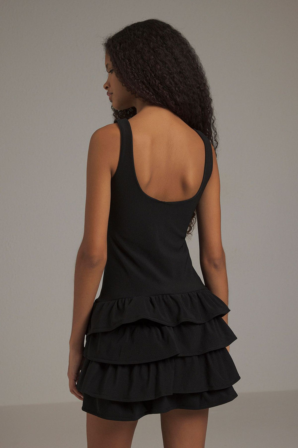 TRENDYOLMILLA Beyaz Duz Volanl? / F?rf?rl? Mini Esnek Orme Elbise TWOSS25EL00388 фото 10