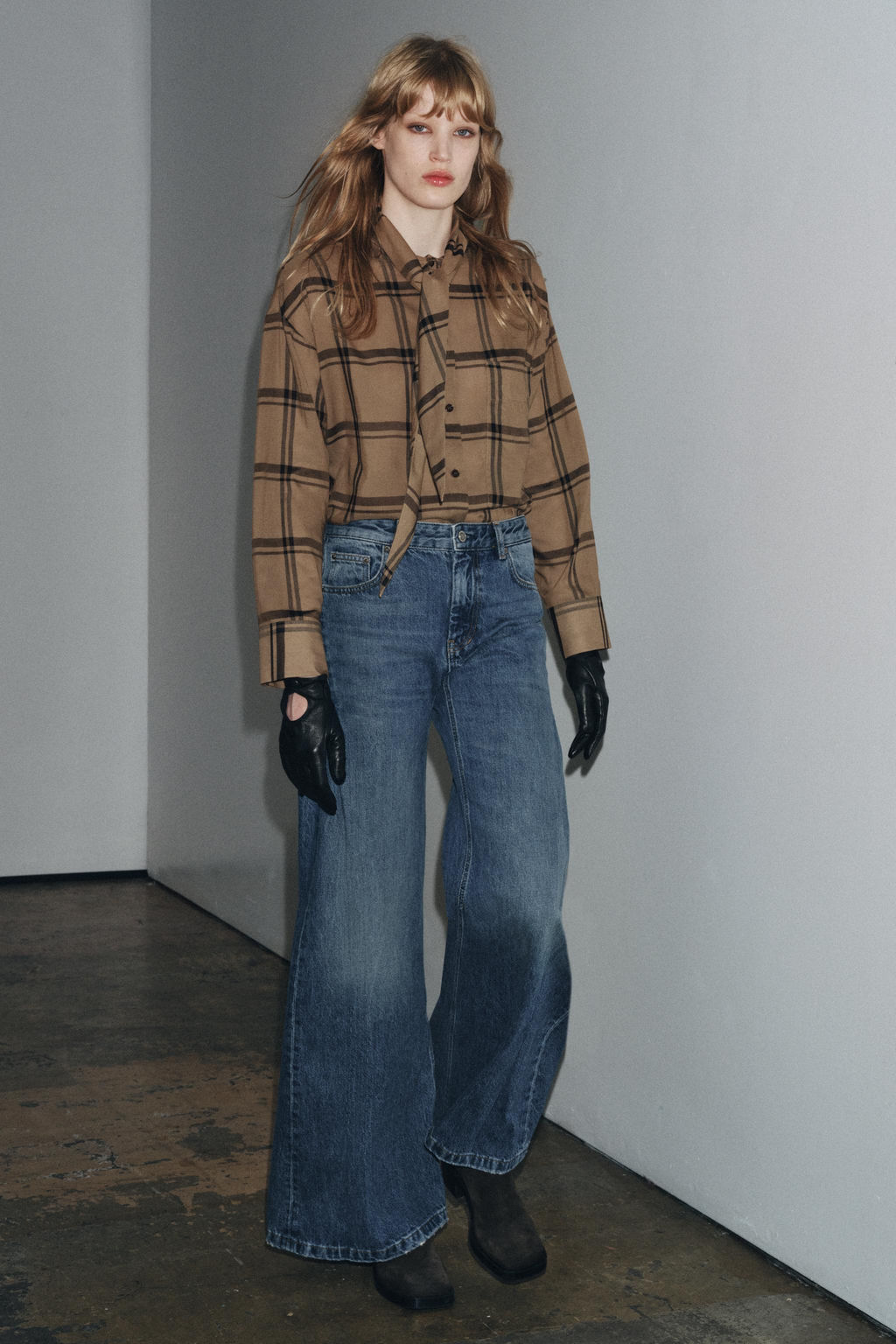 ZW COLLECTION FLARE LOW WAIST PLEAT JEANS - Zara фото 5