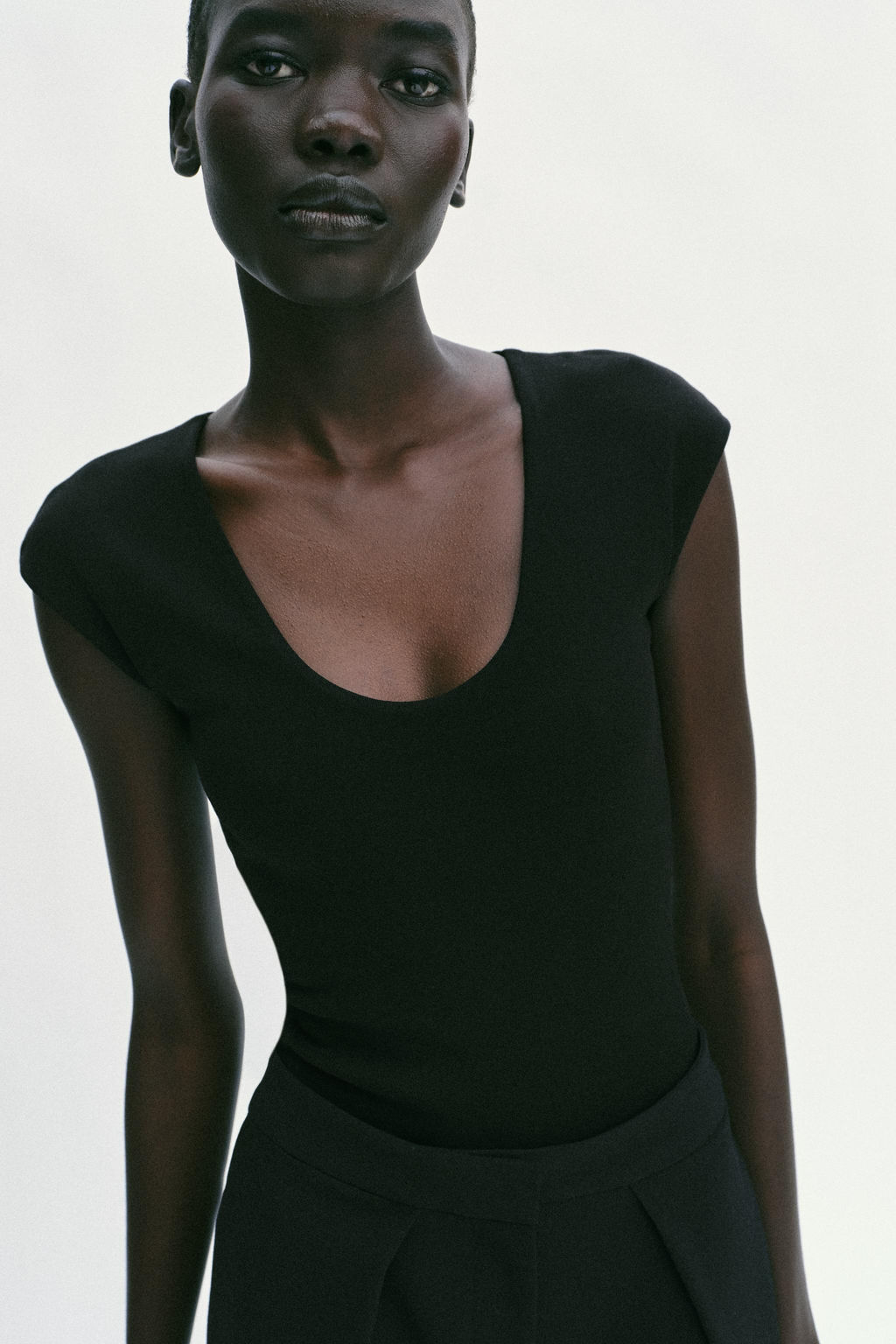 BODY ESCOTE REDONDO / Negro - Zara фото 5