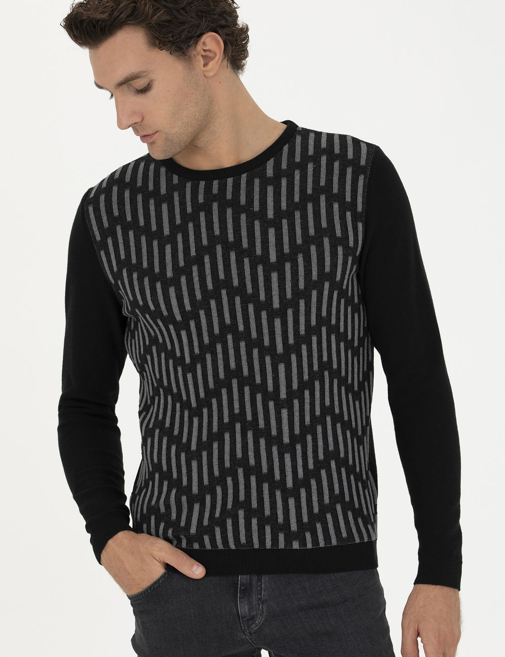 Черный трикотаж приталенного кроя с круглым вырезом - Cacharel фото 3