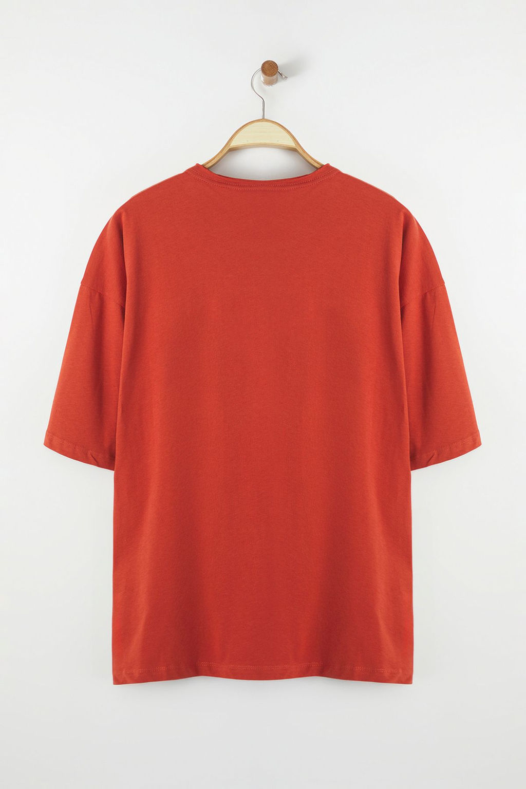 TRENDYOL MAN Kiremit Oversize/Genis Kesim Yaka Detayl? %100 Pamuklu T-Shirt TMNSS25TS00008 - Trendyolmilla фото 8