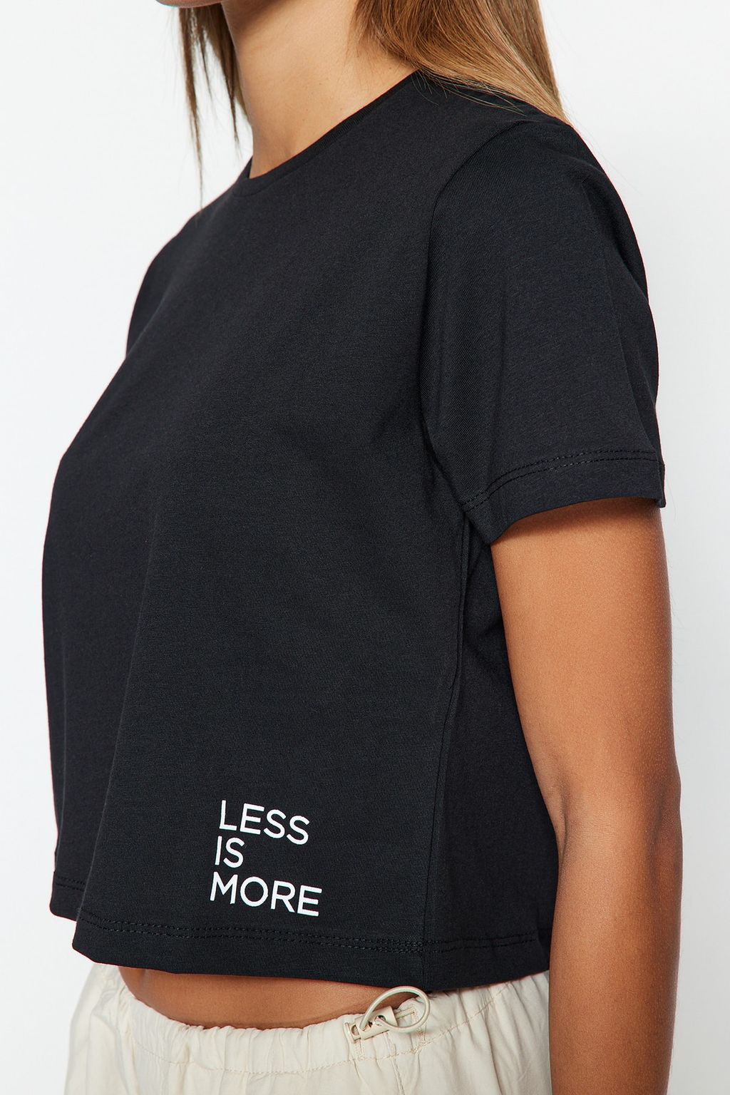 Siyah %100 Pamuk Slogan Bask?l? Crop Bisiklet Yaka Orme T-Shirt TWOSS23TS00125