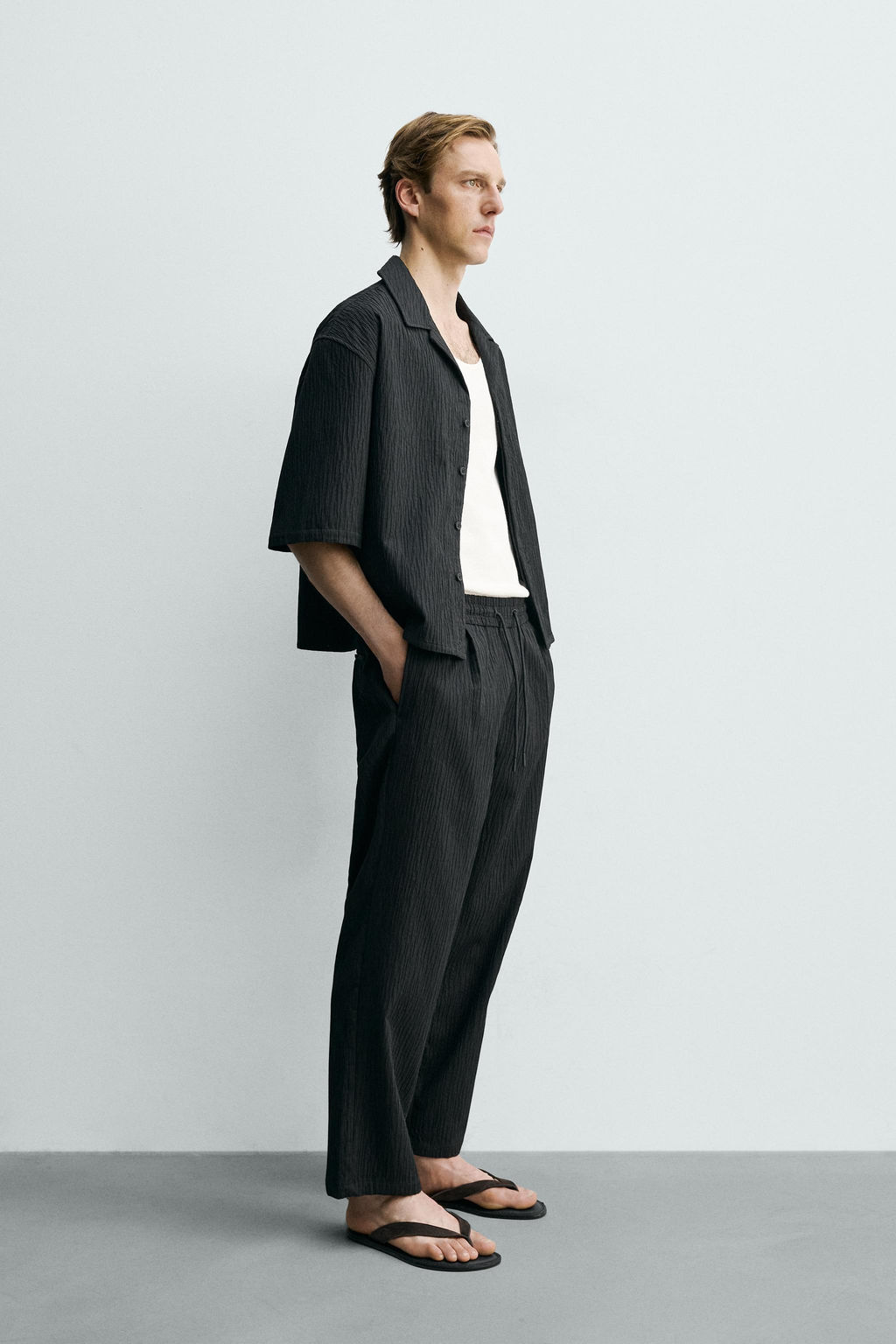 PANTAL?N RELAXED FIT EFECTO RELIEVE / Negro - Zara фото 4