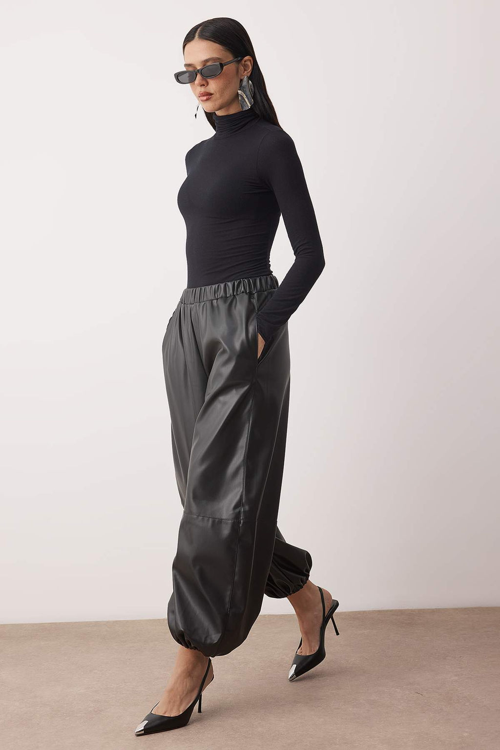 Siyah Salvar/Harem Deri Lastik Pacal? S?k Pantolon TPRAW26PL00003 - Trendyolmilla фото 2