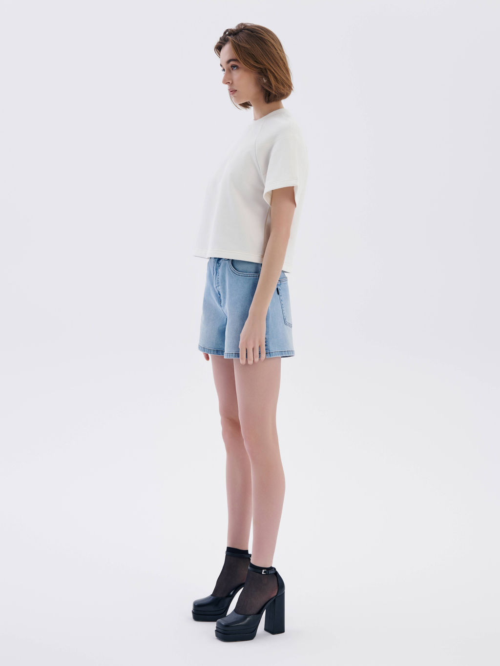 CONTE Футболка из футера со спущенной линией плеч и акцентными швами LD 2587 off-white