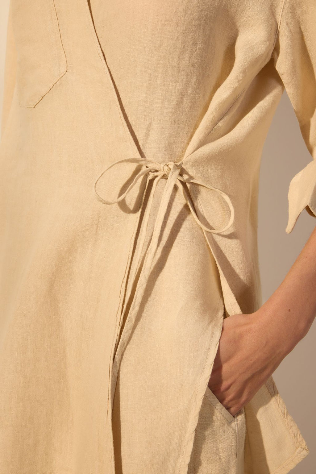 Trendyolmilla Bej %100 Keten Kruvaze Baglama Detayl? Gomlek TWOSS25GO00129 фото 3