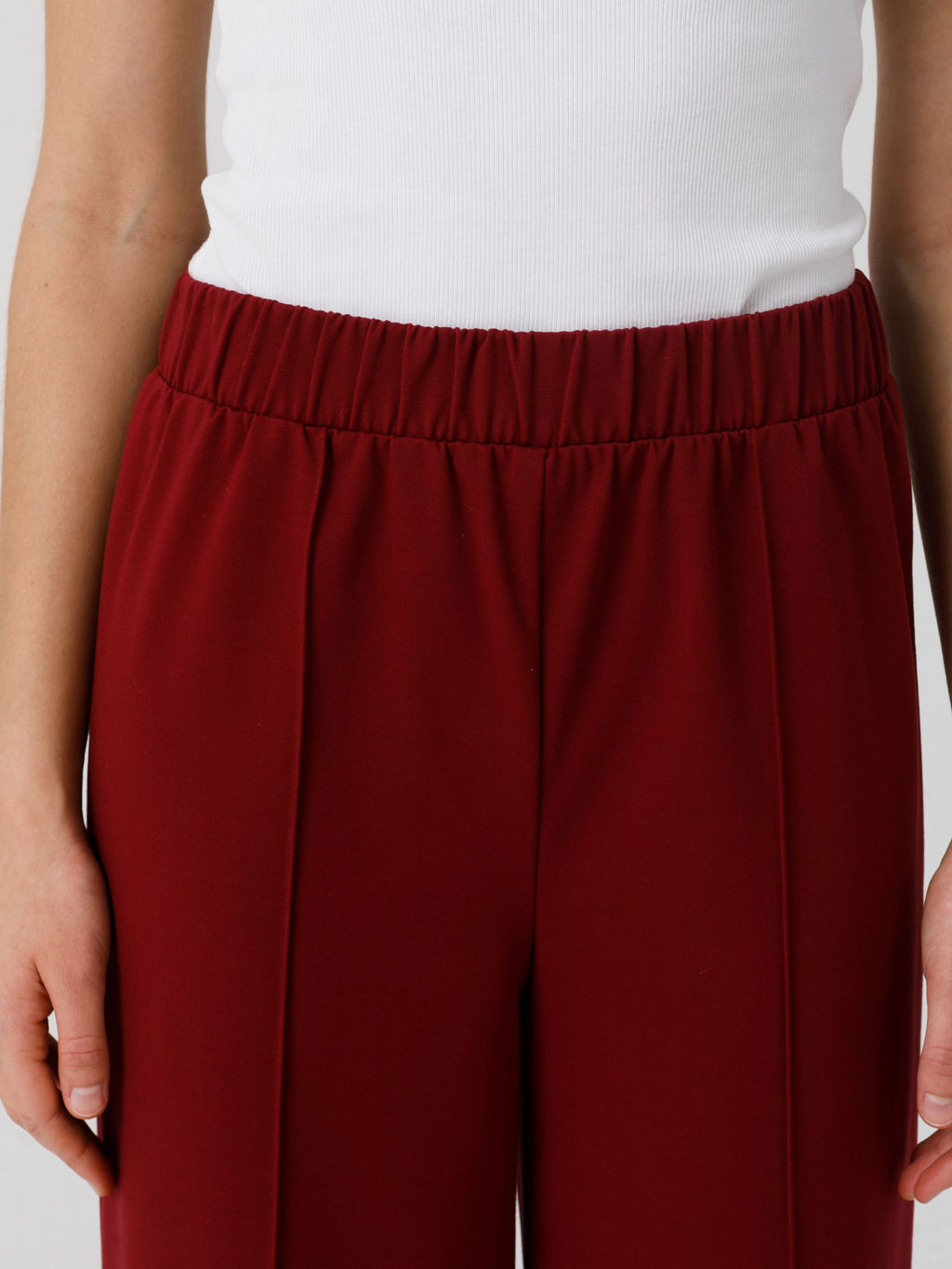 Комплект из футболки и брюк