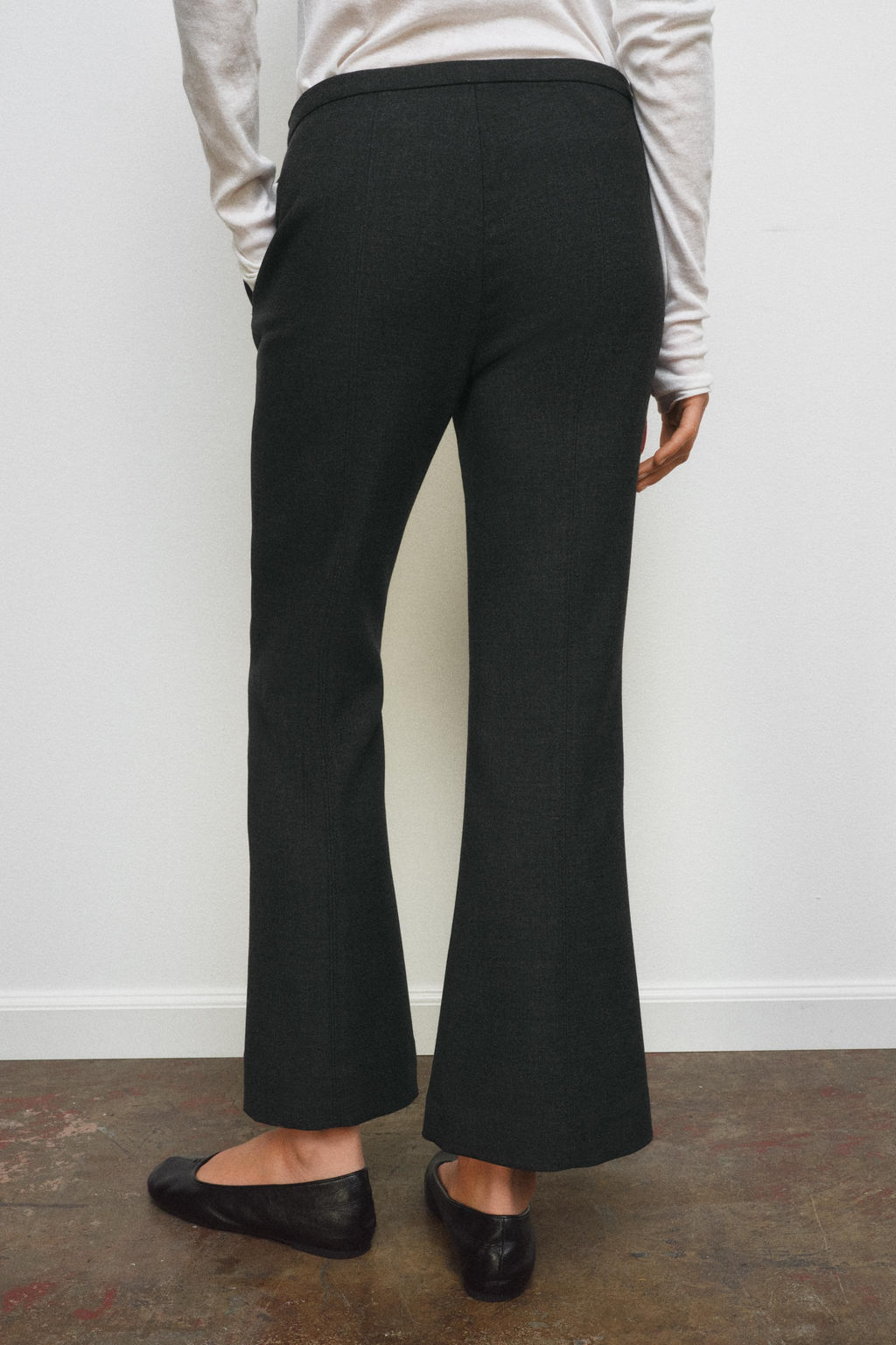 PANTAL?N CROPPED FLARE ZW COLLECTION / Gris oscuro - Zara фото 4