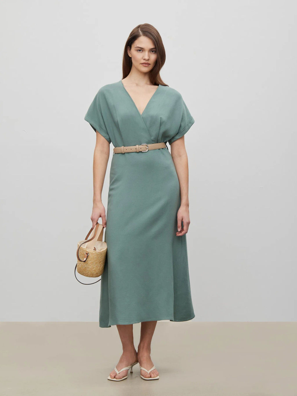 Платье приталенного кроя