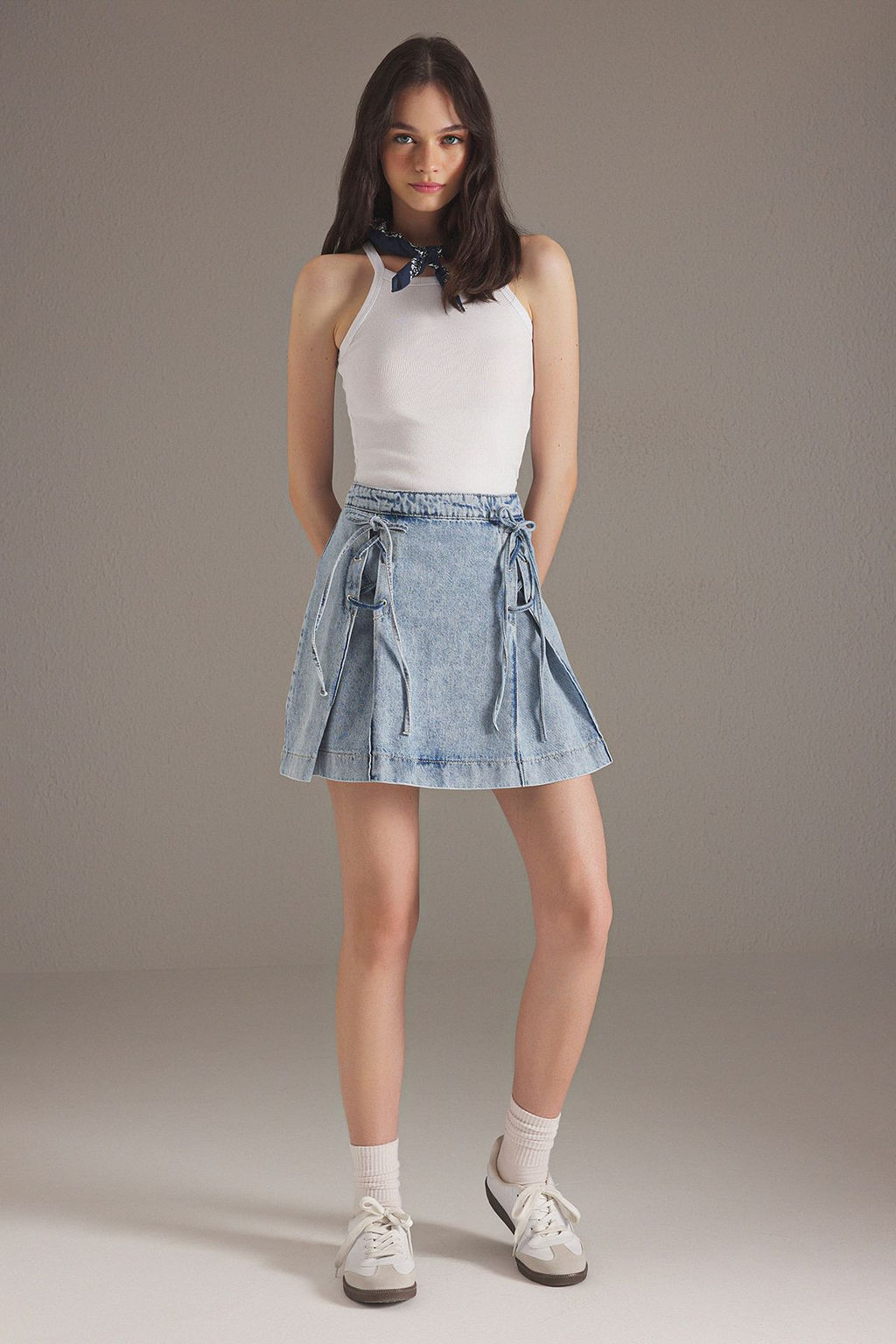 TRENDYOLMILLA Mavi Kusgozu Baglama Detayl? Normal Bel Mini Denim Etek TWOSS25ET00130  фото 2