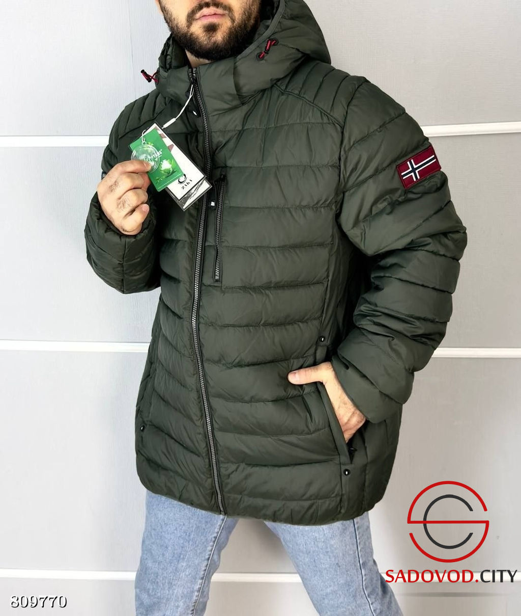 Куртка зимняя фабричная с наполнителем холлофайбер.