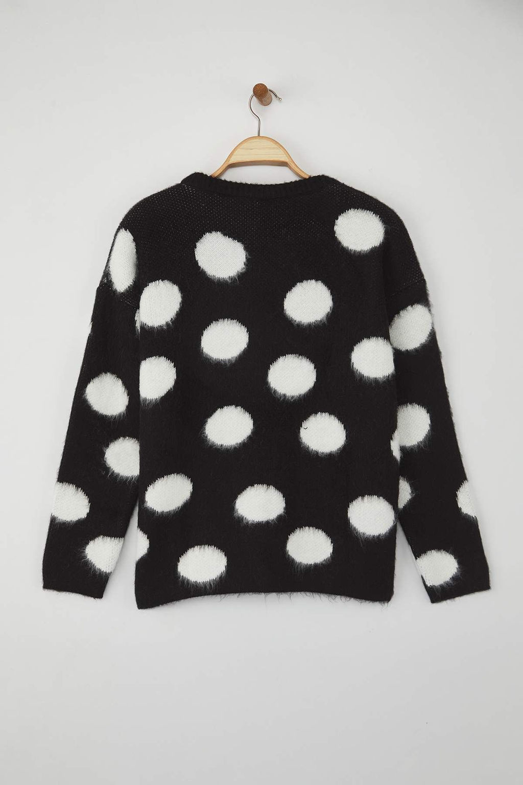 Siyah Genis Kal?p Yumusak Dokulu Puantiyeli Triko Kazak TWOAW26KZ00225 - Trendyolmilla фото 8