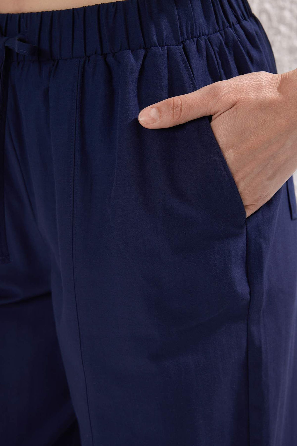 Trendyolmilla Lacivert Mat Dokulu Beli Lastikli Pantolon TWOSS25PL00120 фото 4