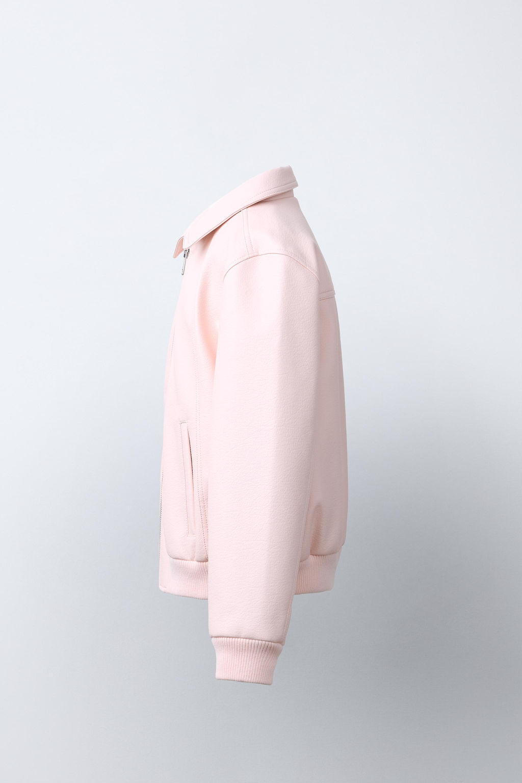 CAZADORA BOMBER EFECTO PIEL / Rosa pastel