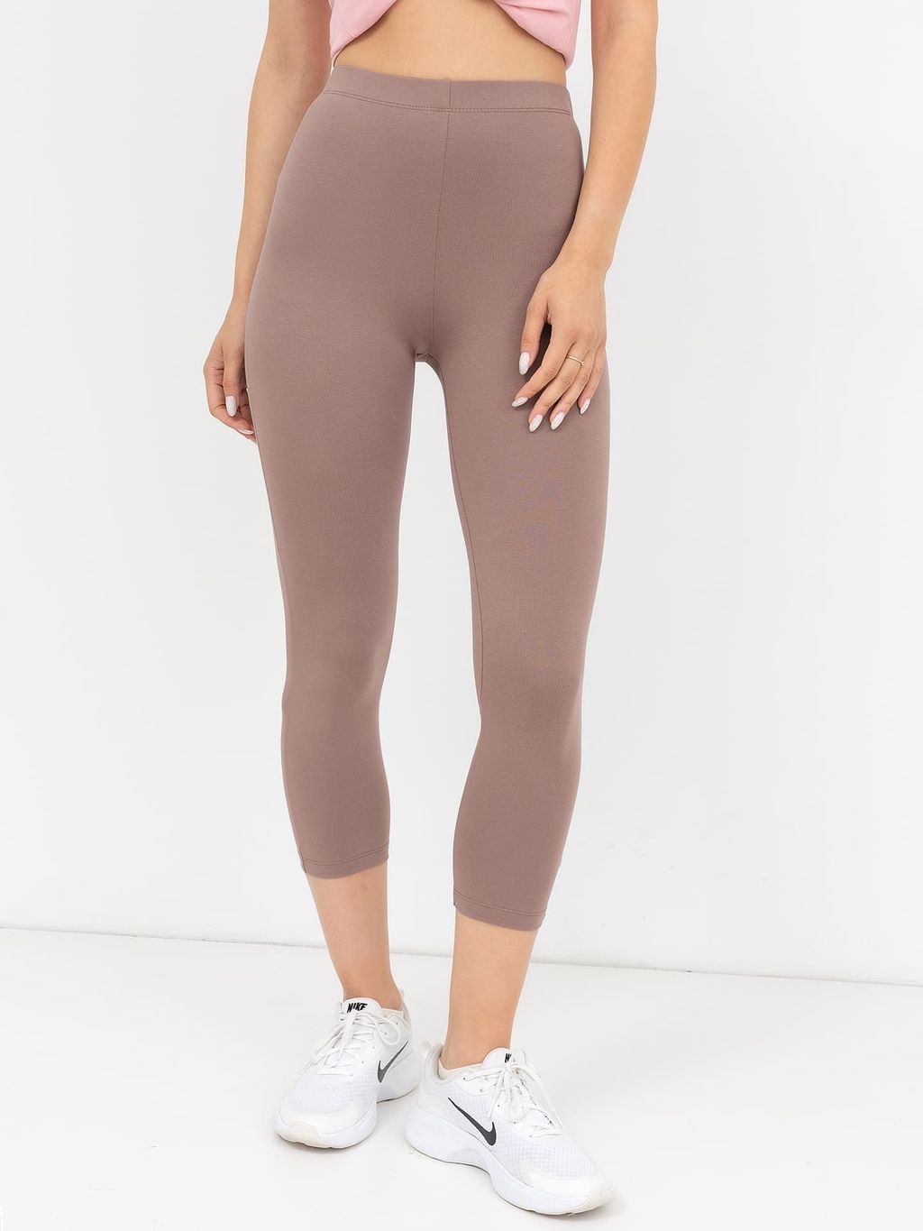 Прилегающие спортивные бриджи в оттенке "тауп"