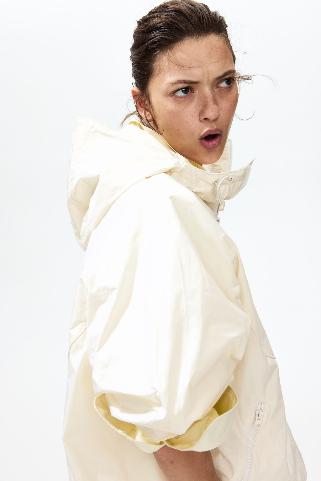 Chaqueta cortavientos con capucha - H&m фото 7