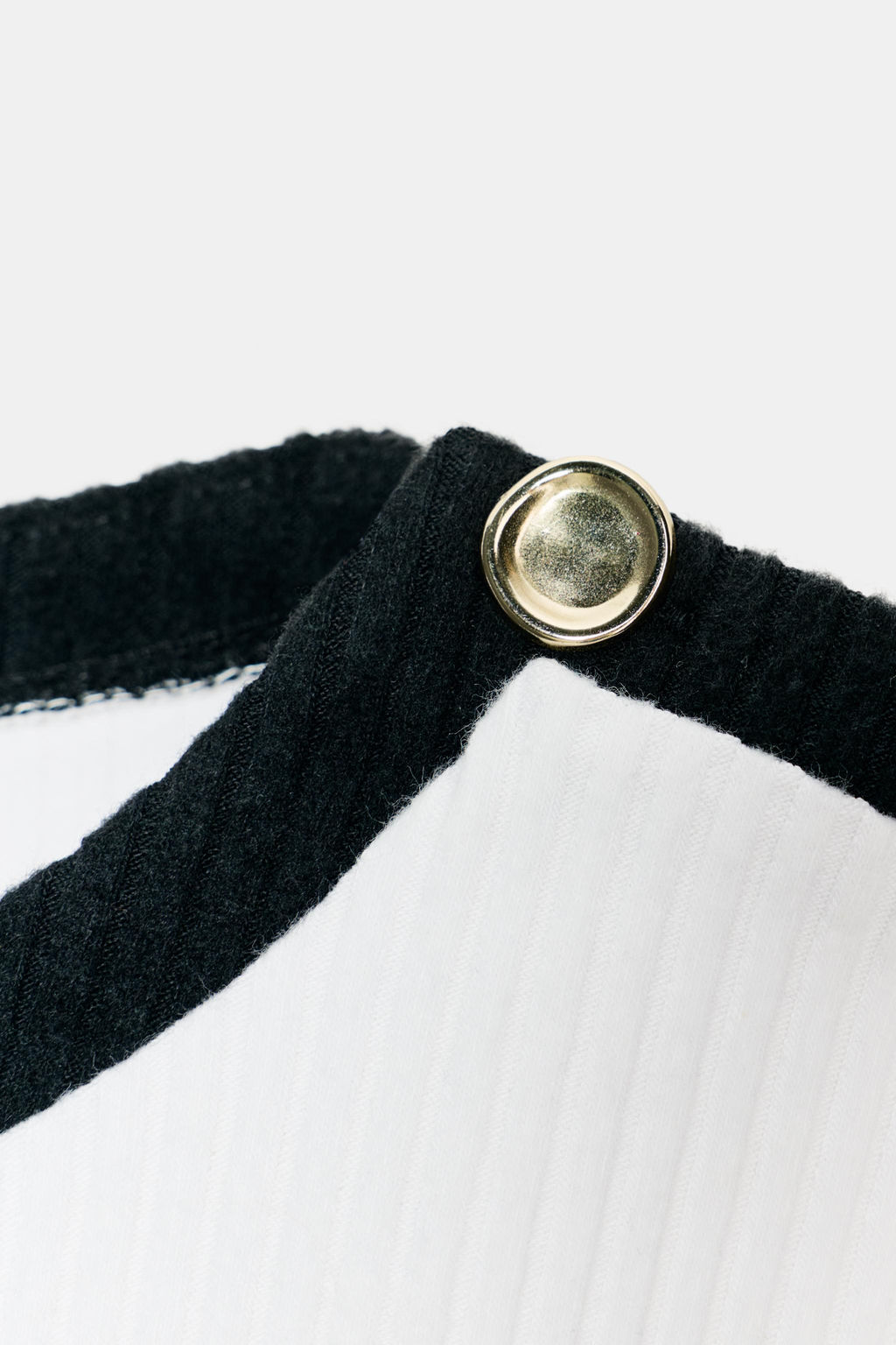 RIBBED T-SHIRT WITH BUTTONS - Zara фото 9