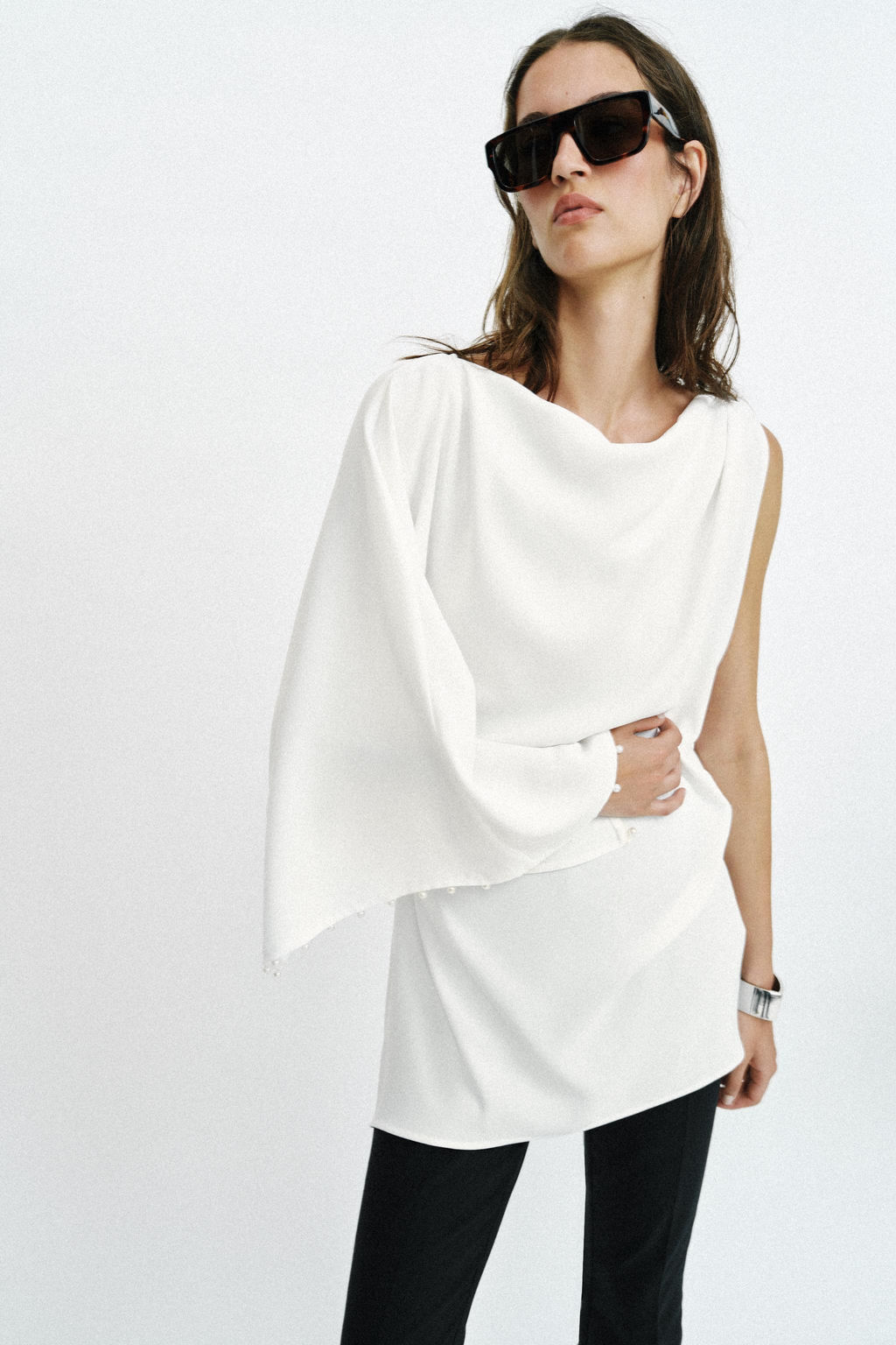 BLUSA T?NICA ASIM?TRICA PERLAS / Blanco roto - Zara фото 2