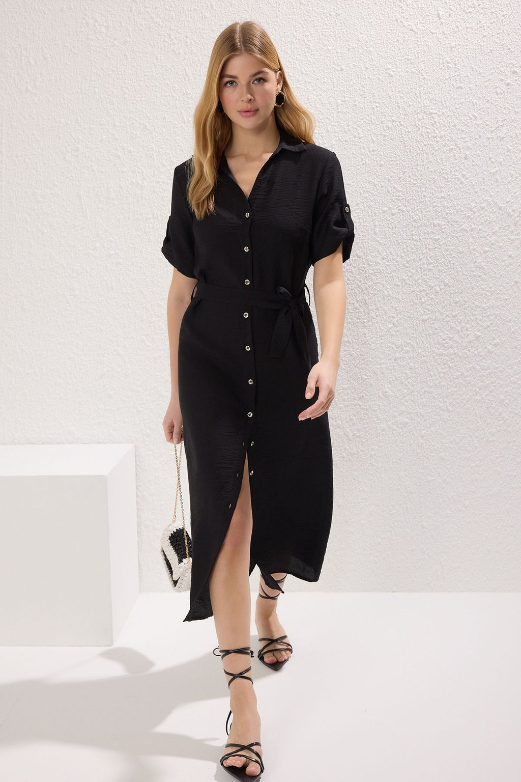 TRENDYOLMILLA Siyah Kusakl? Duz Kemerli Midi Dokuma Elbise TWOSS24EL00226