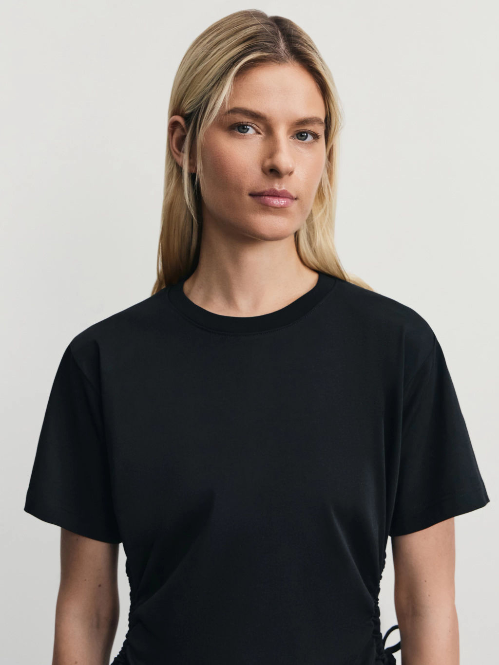 Футболка из хлопка с вырезами по бокам / Zarina фото 6