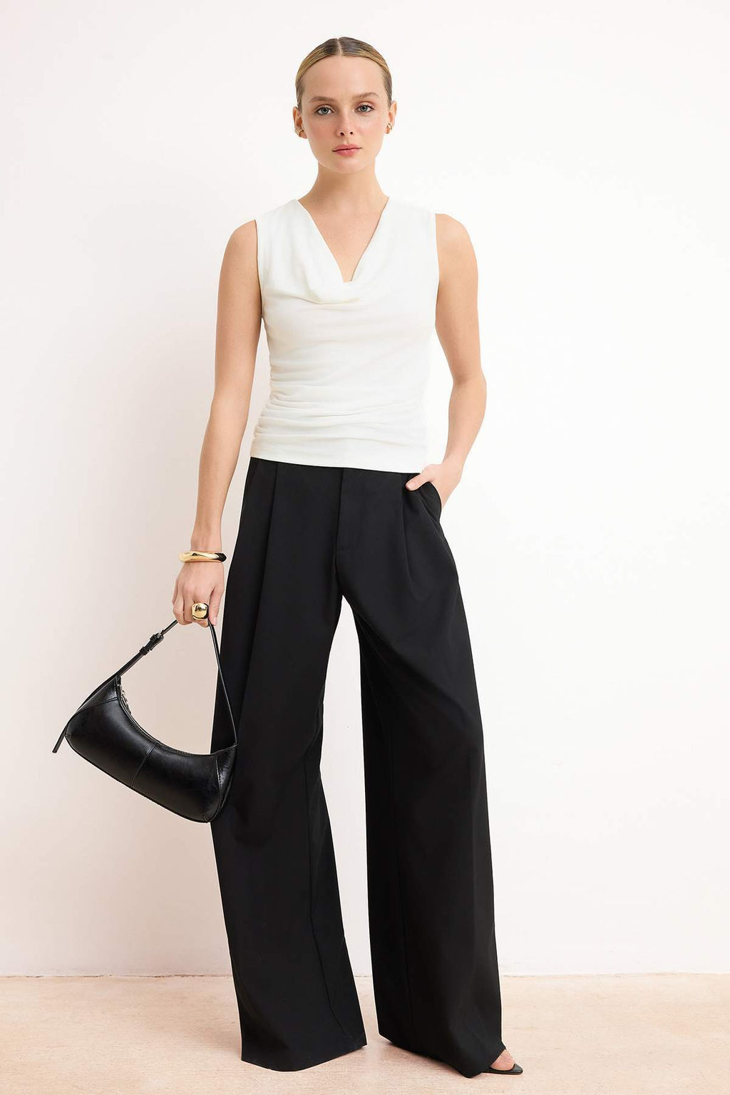 Ekru Fitted/Vucuda Oturan Degaje Yaka Kolsuz Yumusak Orme Bluz TWOSS26BZ00523